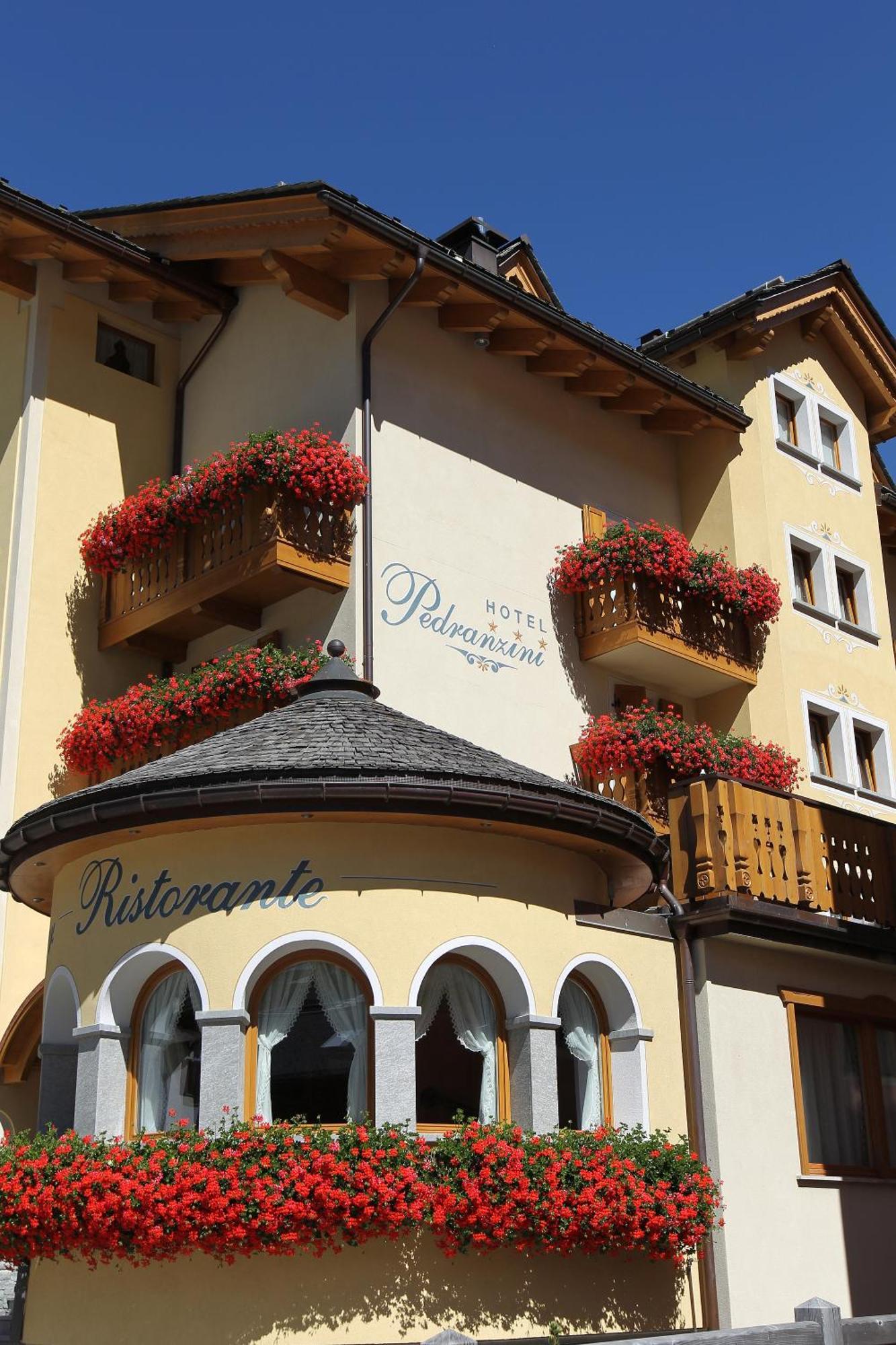 Hotel Pedranzini ซานตา กาเตรีนา วัลฟูร์วา ภายนอก รูปภาพ