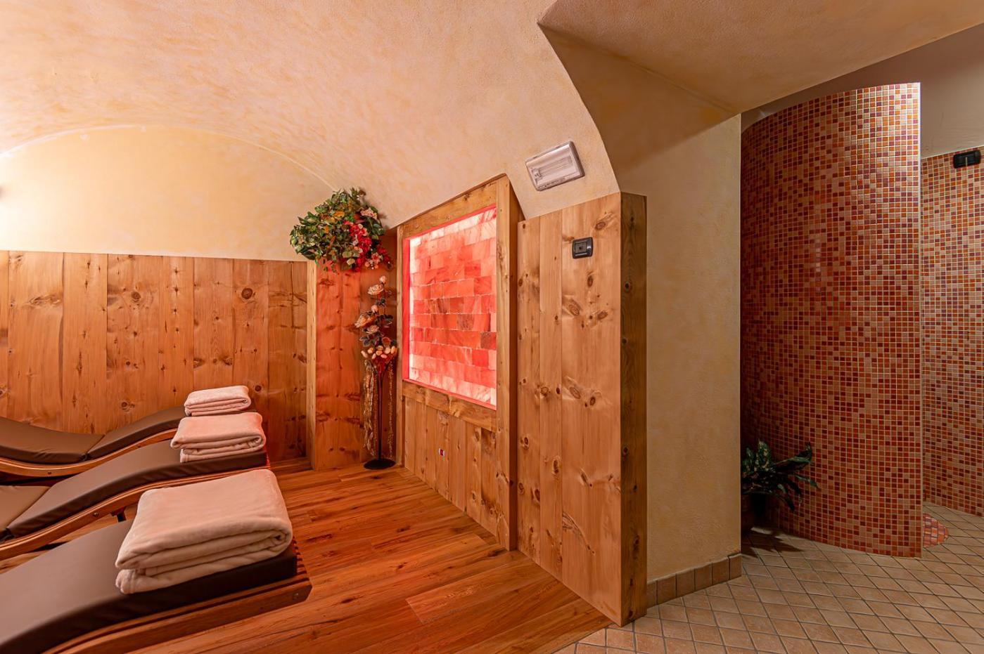 Hotel Pedranzini ซานตา กาเตรีนา วัลฟูร์วา ภายนอก รูปภาพ