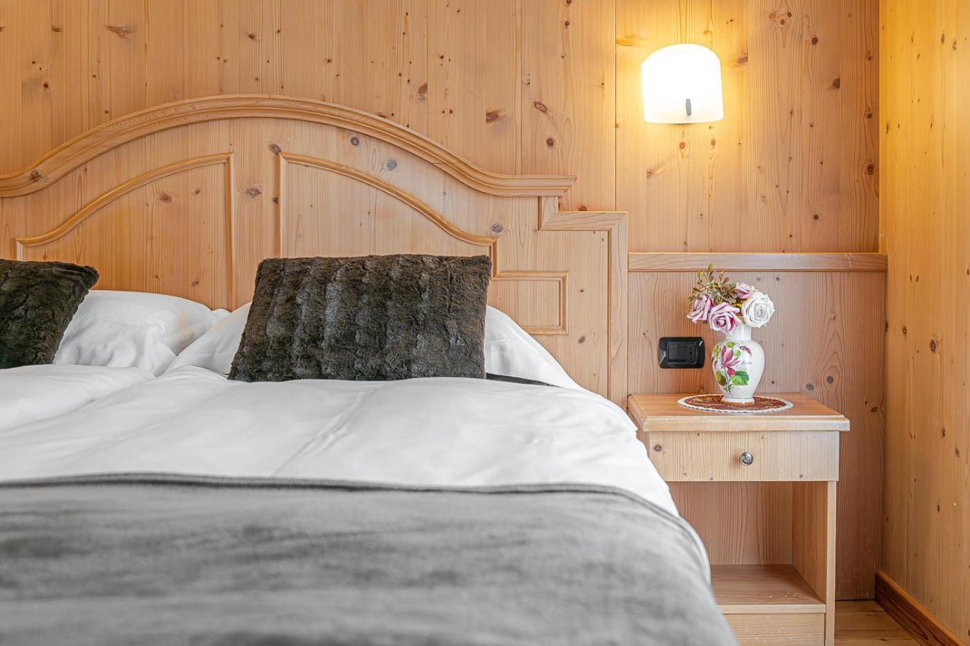 Hotel Pedranzini ซานตา กาเตรีนา วัลฟูร์วา ภายนอก รูปภาพ