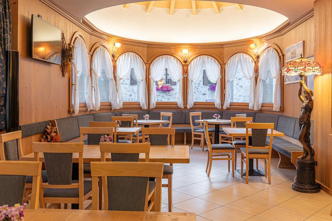 Hotel Pedranzini ซานตา กาเตรีนา วัลฟูร์วา ภายนอก รูปภาพ