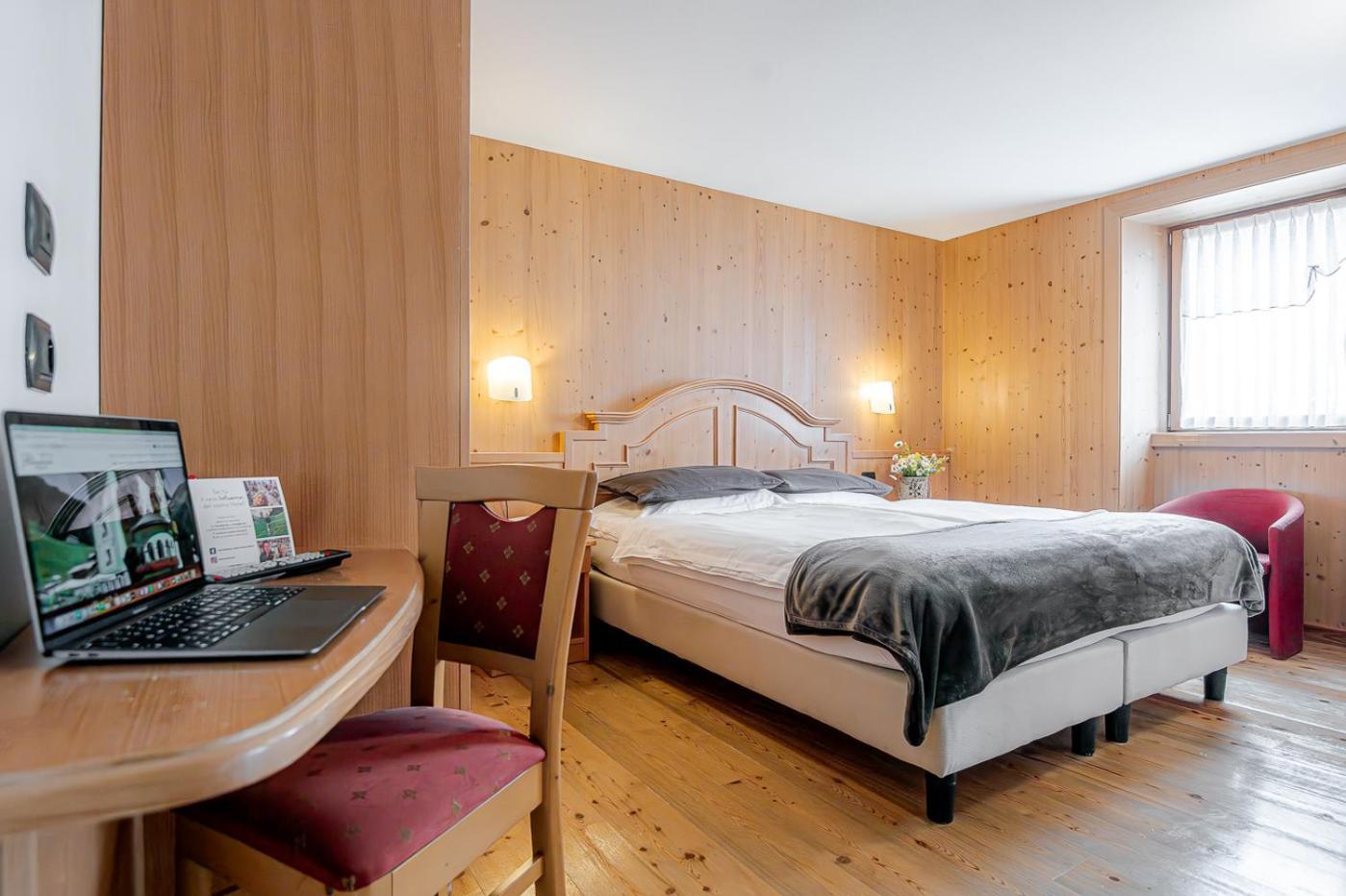 Hotel Pedranzini ซานตา กาเตรีนา วัลฟูร์วา ภายนอก รูปภาพ