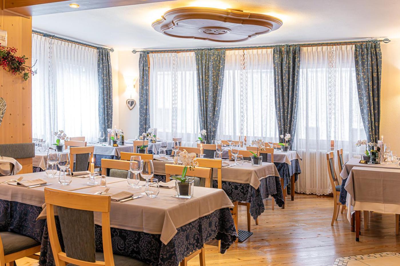 Hotel Pedranzini ซานตา กาเตรีนา วัลฟูร์วา ภายนอก รูปภาพ