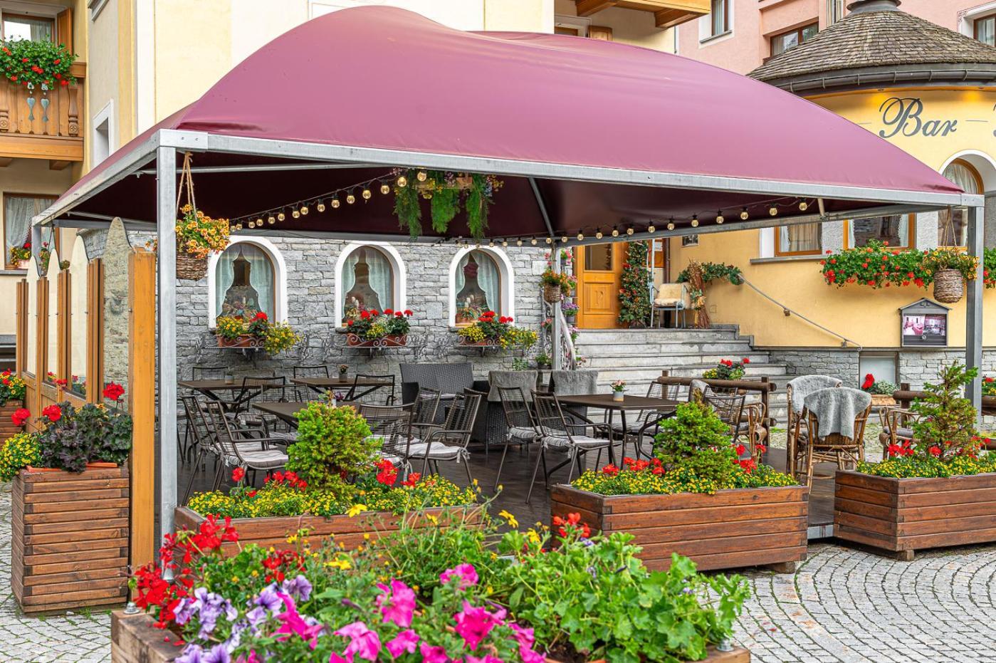 Hotel Pedranzini ซานตา กาเตรีนา วัลฟูร์วา ภายนอก รูปภาพ