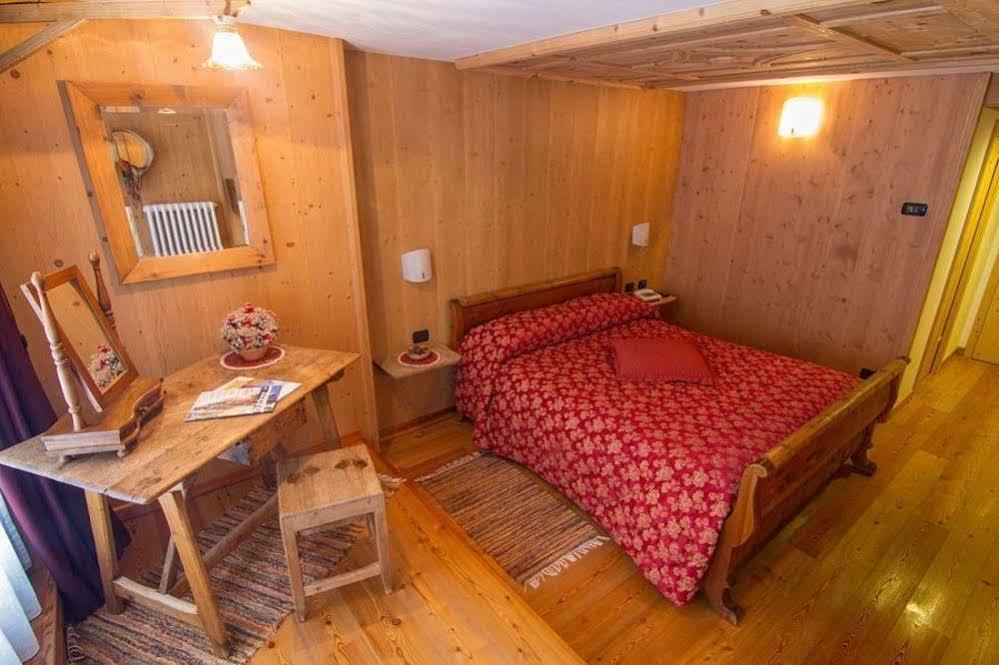 Hotel Pedranzini ซานตา กาเตรีนา วัลฟูร์วา ภายนอก รูปภาพ